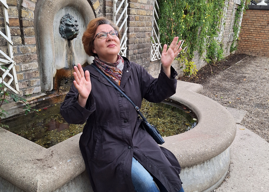 Lena erweckt Elisabeth, die Hexe, zum Leben